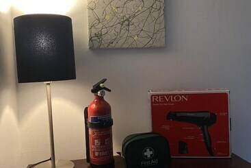 اقامتگاه Refurbished 3 Bed House In Manchester