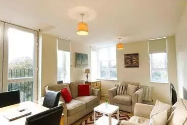 Huoneistohotelli Maidstone Heights By Kasar Stays