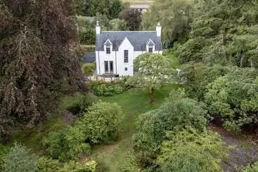 Residenssi Captivating 4 Bed House In Killin