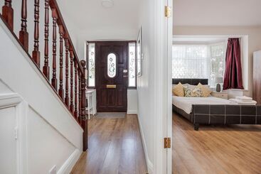 レジデンス Lovely 4 Bedroom House Near Romford Station