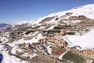 Hotelli Hôtel Les Menuires Les Bruyères