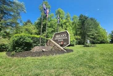 Gateway To The Breaks Motel