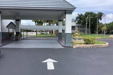 호텔 Heritage Park Inn