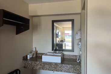 فندق Travelodge By Wyndham Holland/toledo