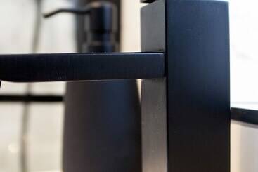 اقامتگاه The Belfast Boutique Central Cozy Sleeps7