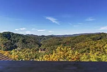 コテージ Donwell Manor   4 Bedrooms, 4 Baths, Sleeps 16 4 Cabin By Redawning
