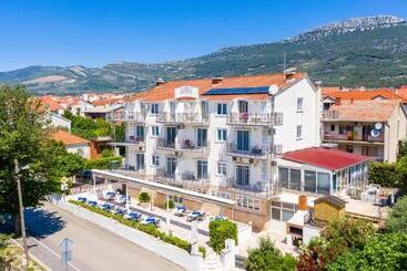 Hotel Aqua Guest Rooms & Suites Kaštela