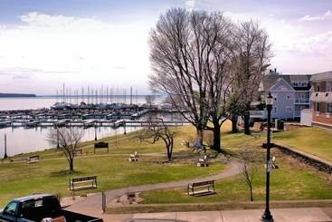 فندق Pier Plaza Lodging