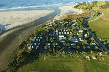 منتجع Pakiri Beach Holiday Park