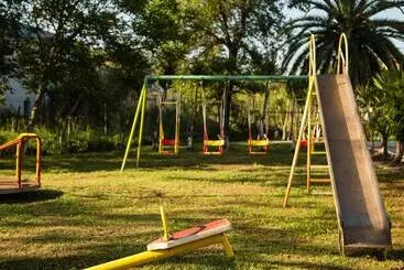 בית מלון כפרי Paradise Village