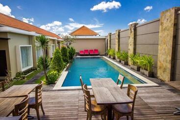 酒店 Svarna Suites Seminyak