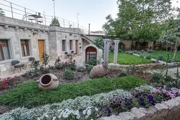 ホテル Sarnich Cave Suites