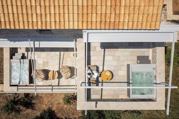 Отель Trapela Limeni Luxury Suites