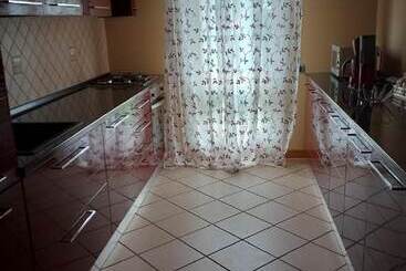 ペンション Room In Guest Room   Orange Room In Apartment