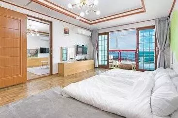 Jeju Badaaehyanggi Pension