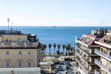 Bed and Breakfast Tourist Appartment Port Inn. Free Transport Structure Tu Cruise Ship