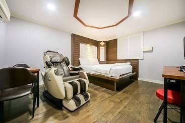 Motel Gumi Bonggokdong Cello