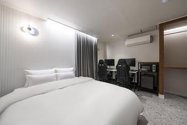 モーテル Gumi Indong Hotel Won