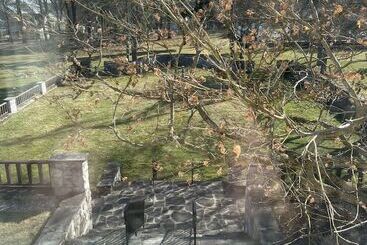 Пансион Surrey Williamson Inn