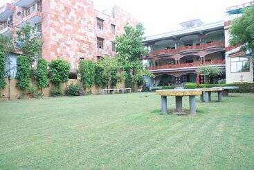 Kenth Hari Resort Dhaulpur By Shrigo Hotels