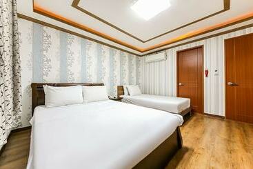Motel Muan Haetteuneun Eondeok