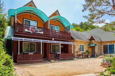 Pocheon Blooming Hill Pension