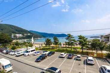 Geojedo Paradise Pension