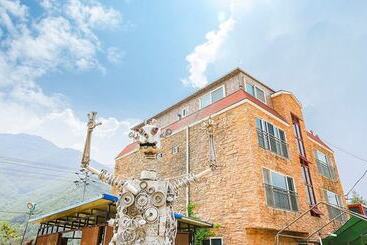 Muju Mulangae Pension