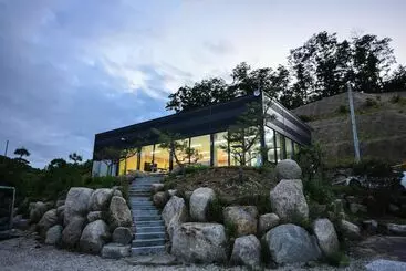 Pensiune Pocheon Haeoreum Glamping Caravan