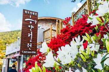 Yeosu Hayanjeongwon Pension