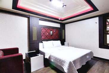 מוטל Andong Rosella