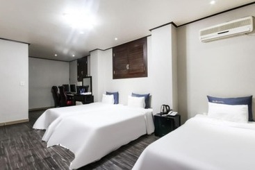 مُتل Gunsan B And B