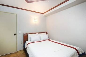 Мотель Jinju Park