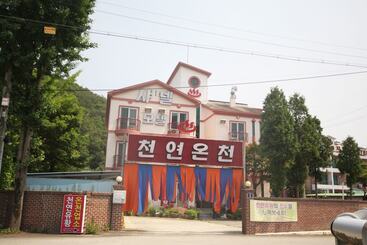 Motel Wanju Yuhwangonchen
