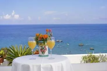 Room In B&b   Ischia With Breathtaking Views, Near Poseidon For 3