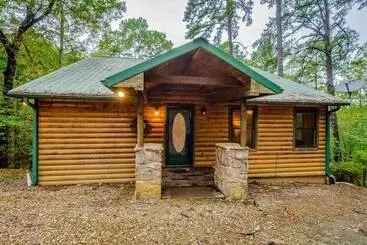 コテージ Crooked Pine Cabin With Swing And Hot Tub On The Deck By Redawning