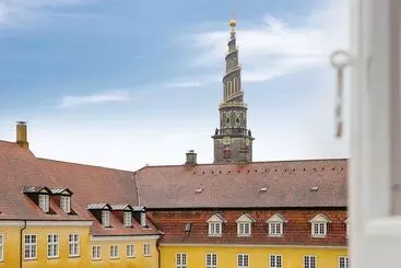 هتل Kanalhuset