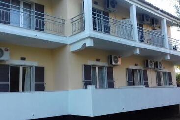 פנסיון Full House Kavos