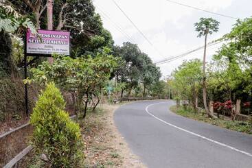 호텔 Penginapan Sedyo Rahayu