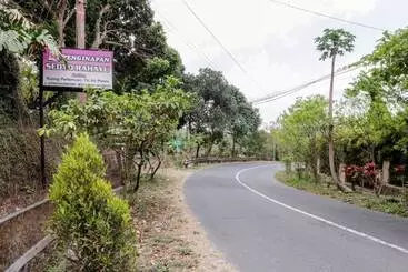 호텔 Penginapan Sedyo Rahayu