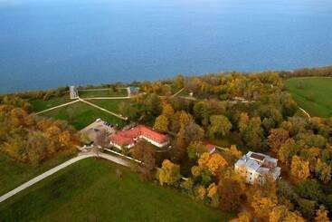 Saka Cliff Hotel & Spa