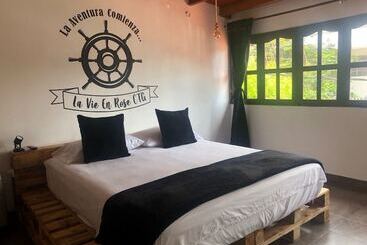 La Vie En Rose Maison   Hostel