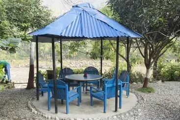 هتل Trishuli Riverside Resort