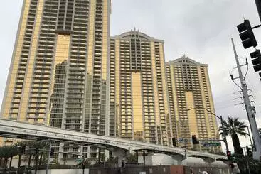 هتل Amalz Two Bedroom Three Bathroom Balcony Suites At Mgm Signature !