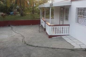 پانسیون Hillside Hideaway