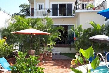 Пансион Casa De Ambrose