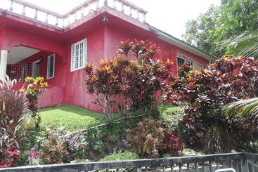 کلبه Ridge Bay Chateau