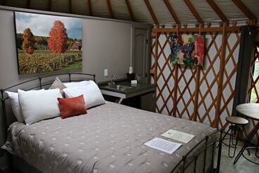 בית מלון כפרי Plum Point Lodge