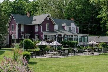 Hotel Plum Point Lodge