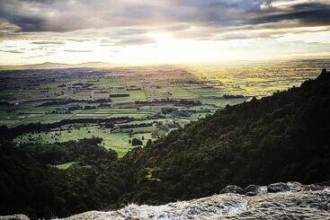 민박 The House With No Nails